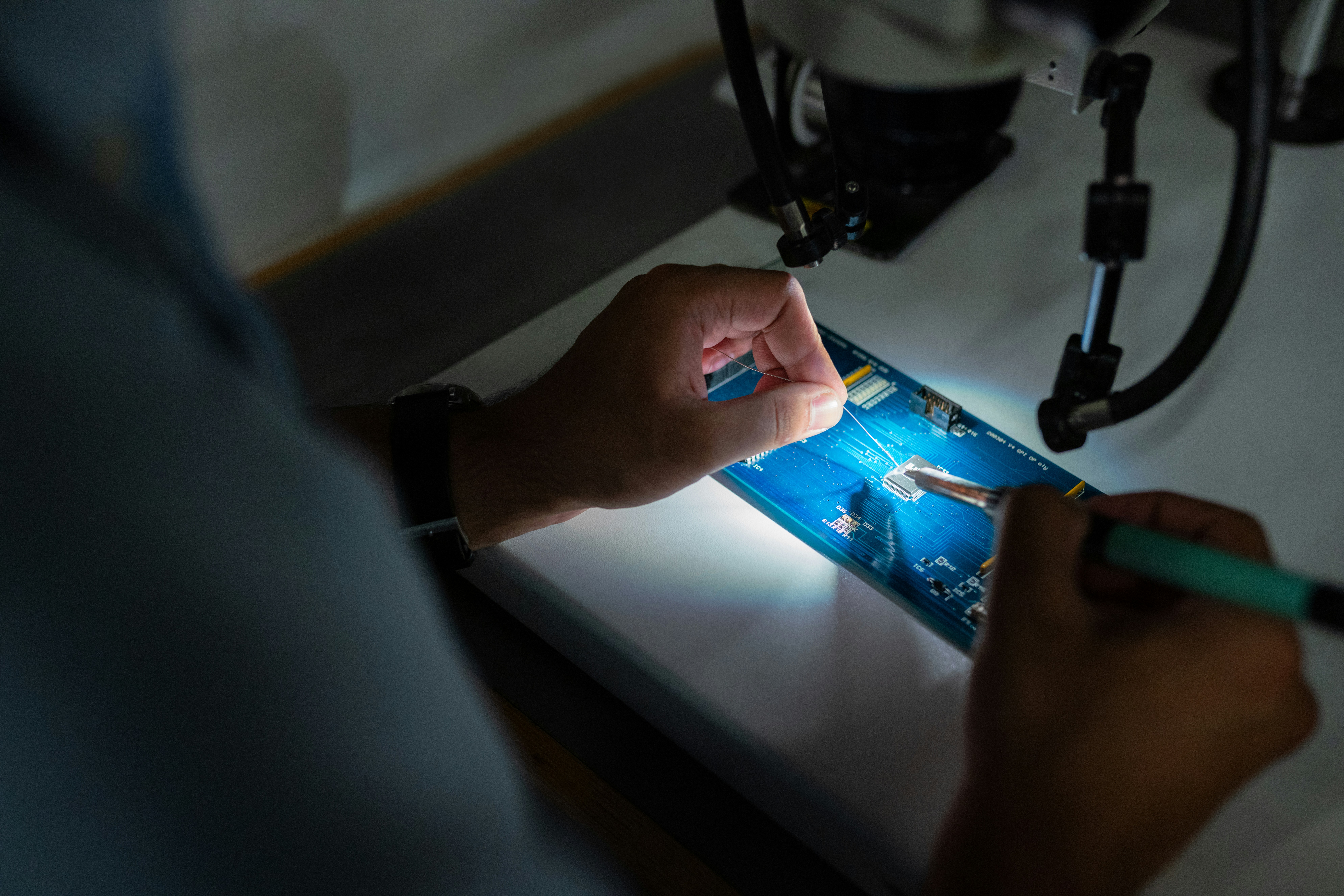 Laboratory research instruments and health sciences data management software
