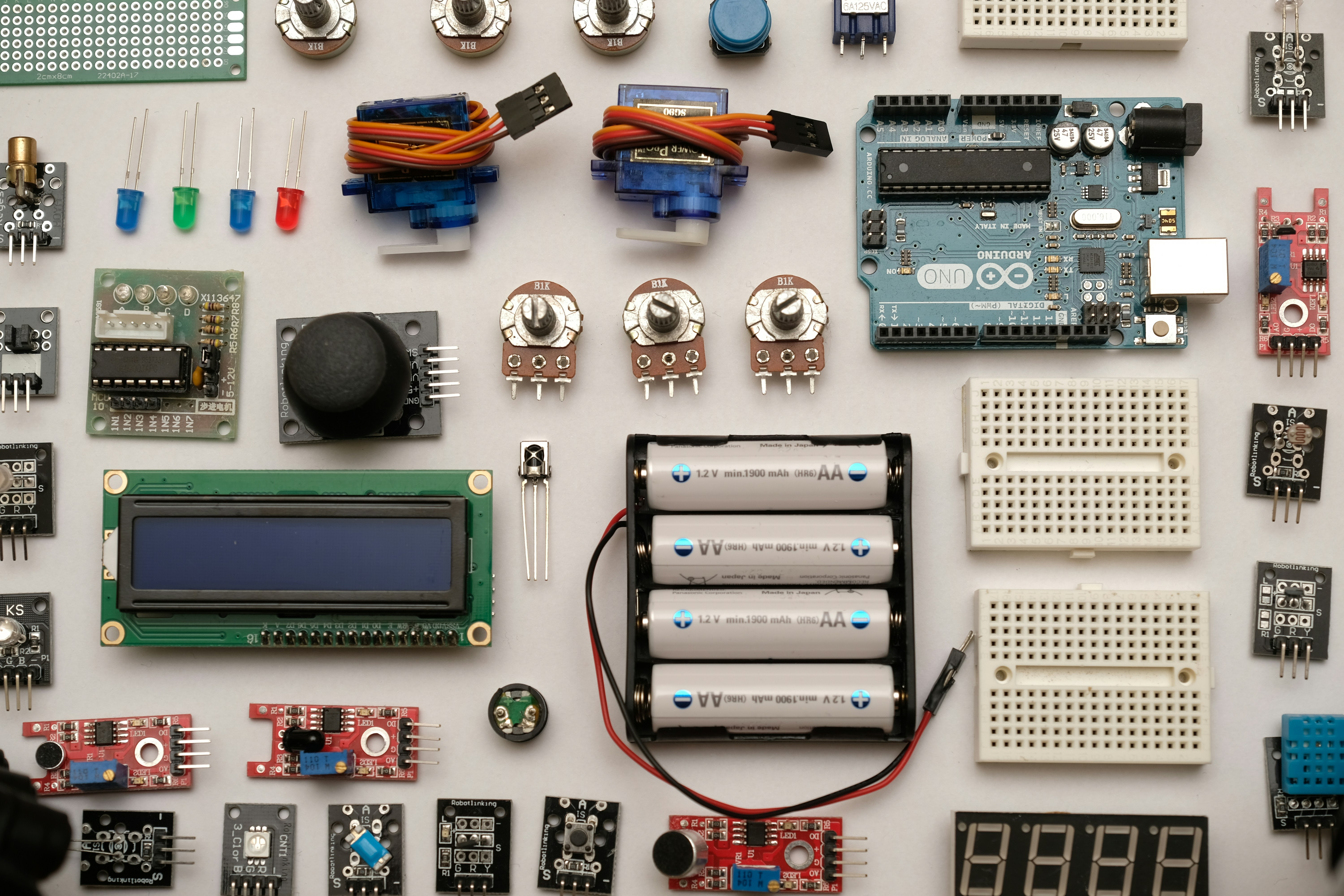 Connected agricultural sensor node and field environmental monitoring